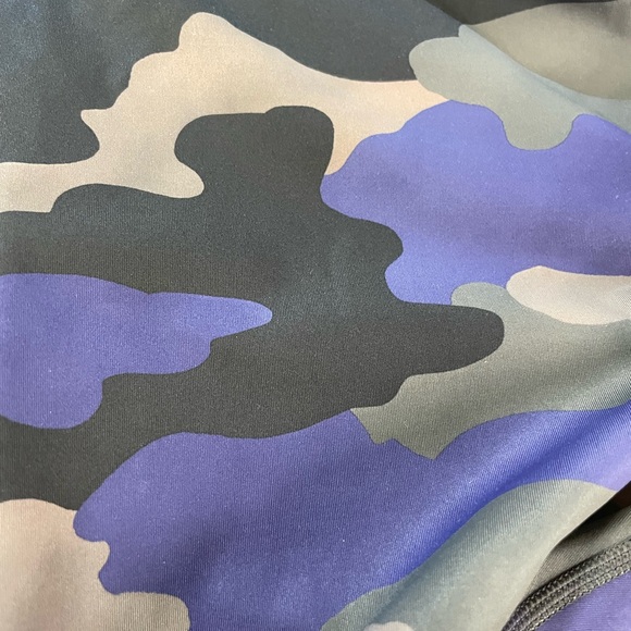 Athleta Ultimate Stash Printed 7/8 Tight large - Picture 14 of 14